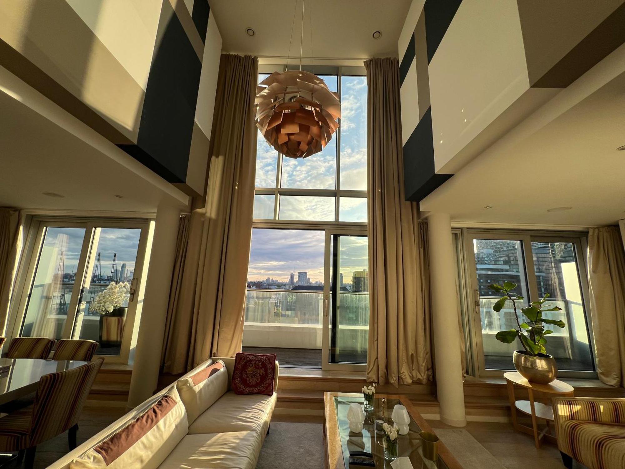 Penthouse In Canary Wharf